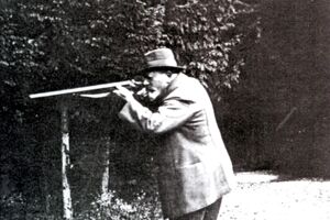 Rudolf Hacker na honu v lesích u Hradce Králové, 1915