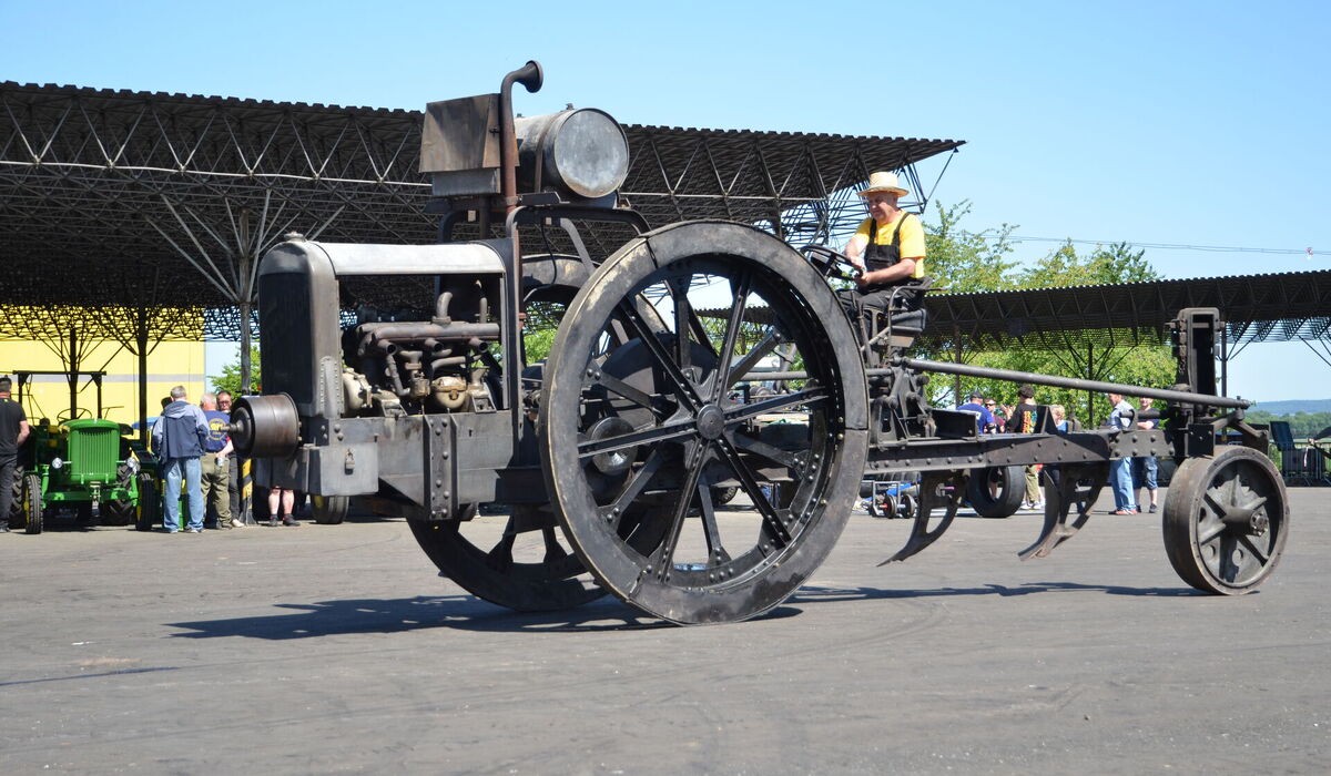 Motor ploughs