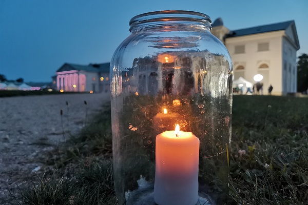 Noc na Kačině nabídla bohatý program i působivé světelné instalace