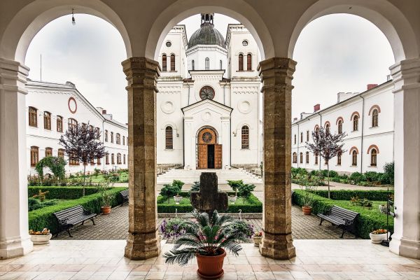 Přednáška Ráj a zahrady související 