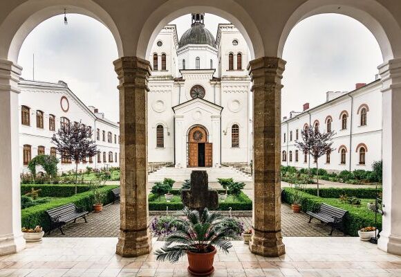 Přednáška Ráj a zahrady související 
