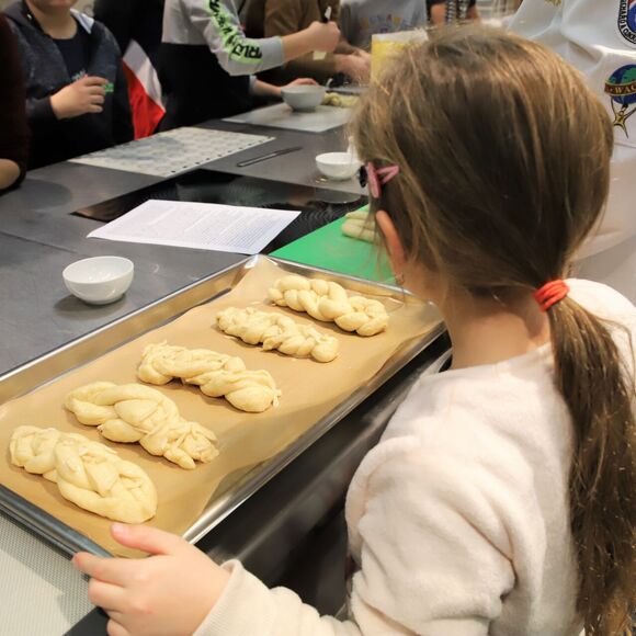 Pečení mini vánoček se Starou gardou AKC ČR