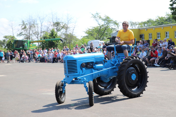 Po dvouleté pauze letos konečně vyjede Pradědečkův traktor
