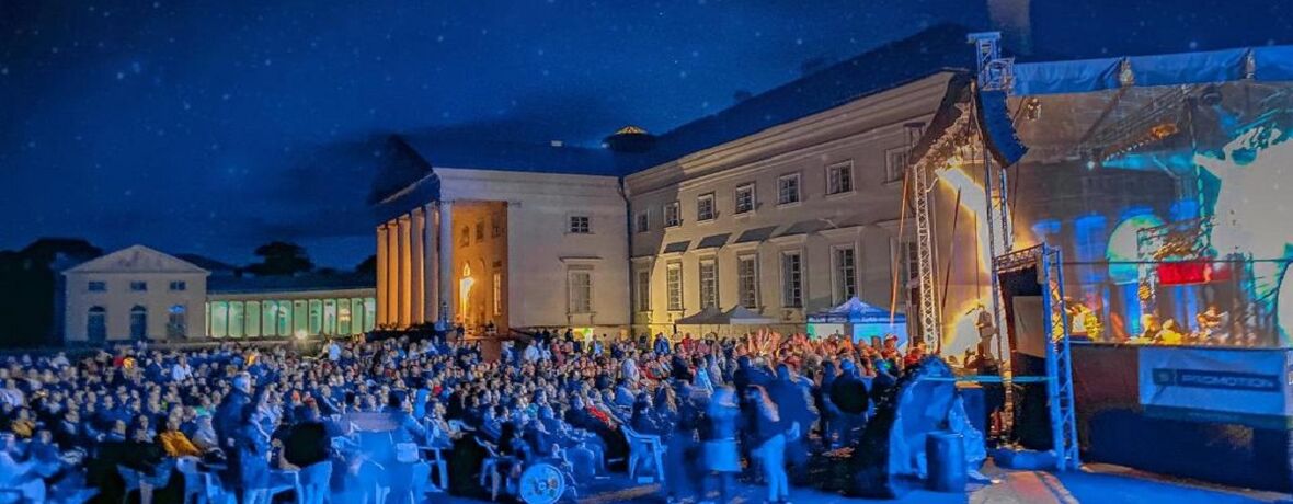 Kultura pod hvězdami. Prodaná nevěsta, hity Karla Gotta i Queen!