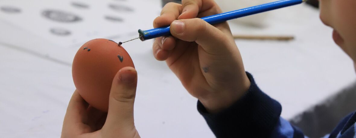 VELIKONOČNÍ DETEKTIVKA – Tajemný host na dvorku a tradiční velikonoční řemesla