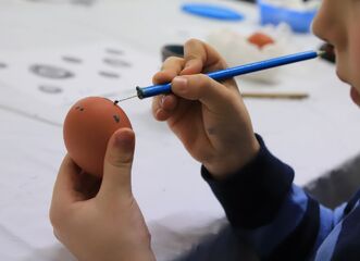 VELIKONOČNÍ DETEKTIVKA – Tajemný host na dvorku a tradiční velikonoční řemesla