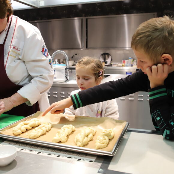 Pečení mini vánoček se Starou gardou AKC ČR