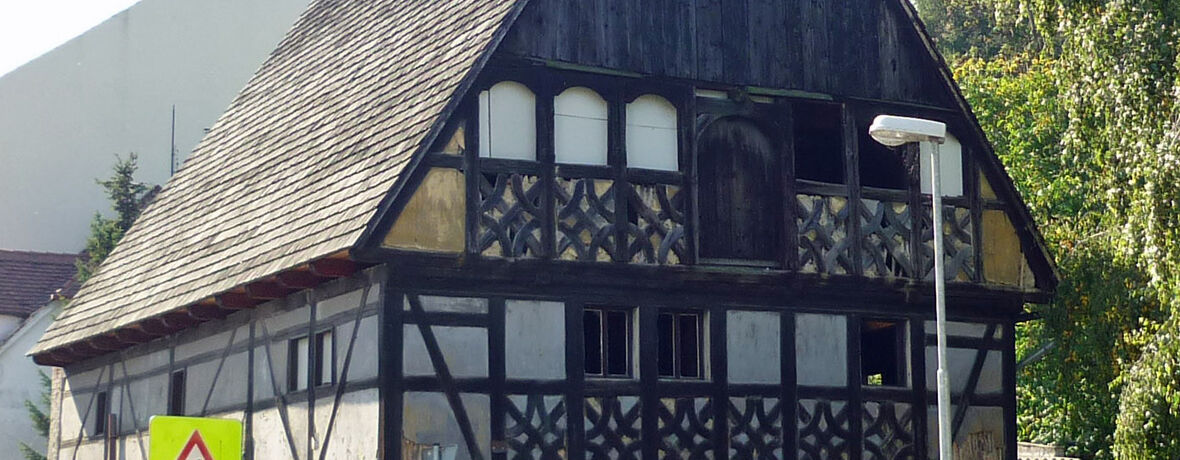 Nejmenší chmelnice světa, Žatec. Zdroj: Autor: AHZ, CC BY-SA 3.0, https://commons.wikimedia.org/w/index.php?curid=4272238