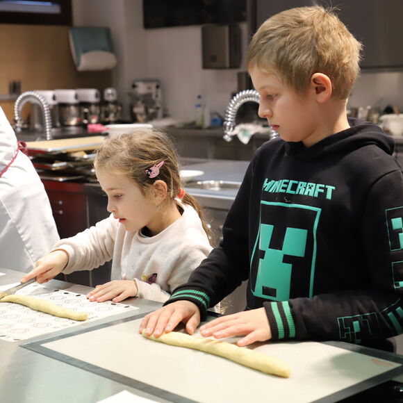 Pečení mini vánoček se Starou gardou AKC ČR