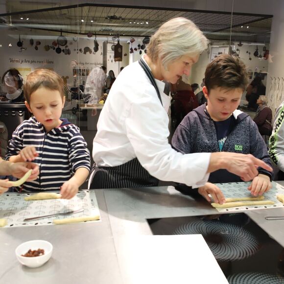 Pečení mini vánoček se Starou gardou AKC ČR