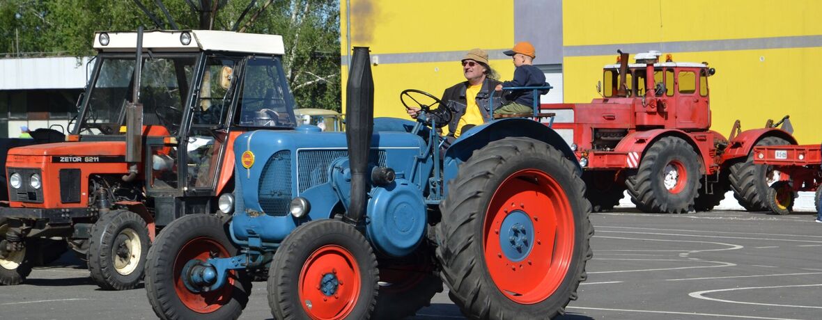 Pradědečkův traktor v Národním zemědělském muzeu v Čáslavi připomene legendární značku Škoda. Historické stroje ožijí v pohybu. TISKOVÁ ZPRÁVA