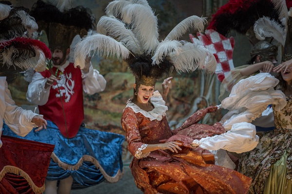 F. A. Míča: Belleza e Decora, Nel giorno natalizio