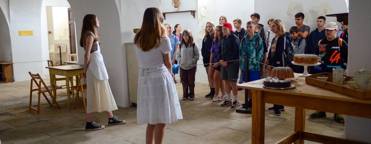 Řetězové provázení zámkem