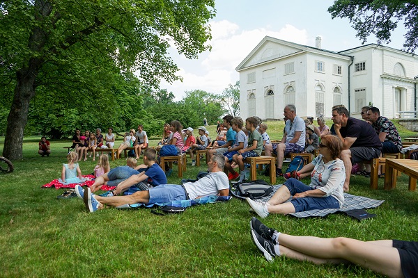 Makačíno – festival zámeckého divadla