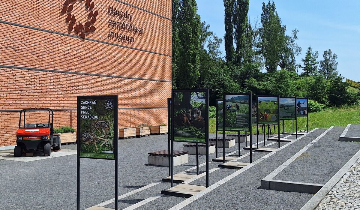 Výstava Zachraň srnče před sekačkou