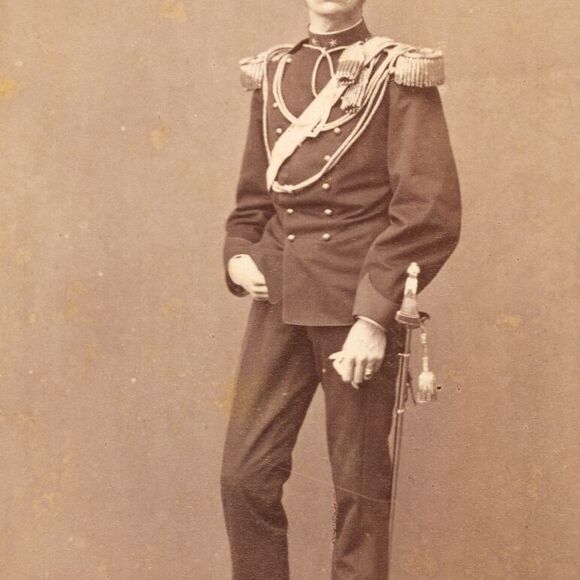 Hrabě Arnošt Chotek (1844–1927) jako poručík 3. hulánského pluku, konec 60. let 19. století